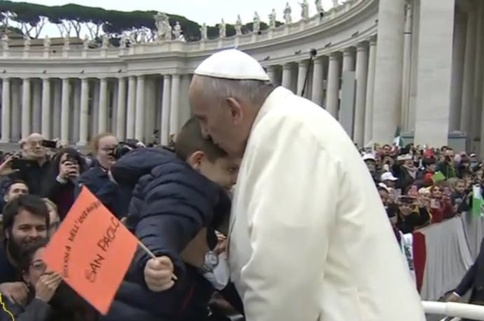 El Papa pide que niños no sean reclutados por grupos armados