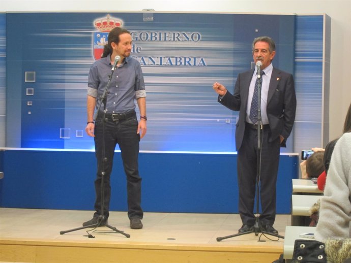 Pablo Iglesias y Miguel Ángel Revilla en rueda de prensa en el Gobienro cántabro
