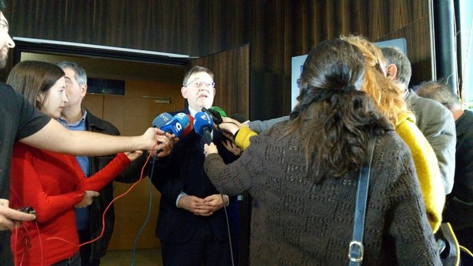 Ximo Puig atiende a los medios en la OAMI