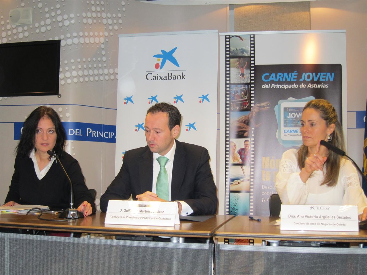 Almudena Cueto, Guillermo Martínez y Victoria Argüelles.