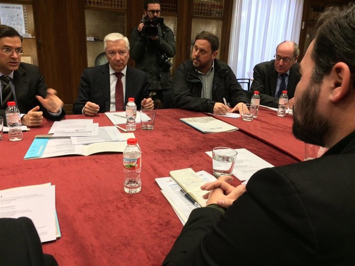 Antoni Abad (Cecot) Oriol Junqueras, Gabriel Rufián (ERC)