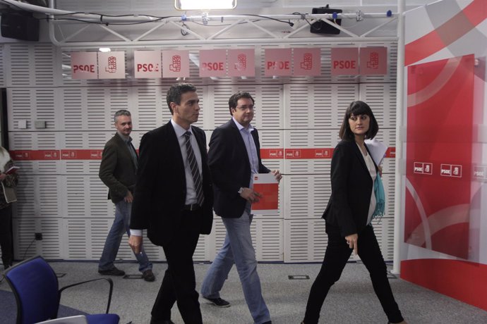 Pedro Sánchez, Óscar López y María González Veracruz. Conferencia Política PSOE