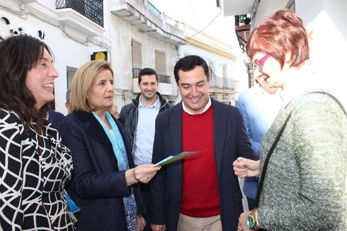 La ministra de Empleo, Fátima Báñez, y Juanma Moreno.