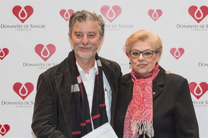 Santisteve y la presidenta de Donantes de Aragón