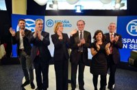 Cospedal critica la "demagogia y la mentira" de Sánchez frente a la "política de la dignidad" de Rajoy