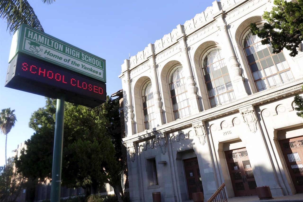 Cierran los colegios en Los Ángeles por una amenaza de bomba