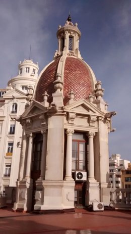 Torreones laterales del Ayuntamiento de Valencia