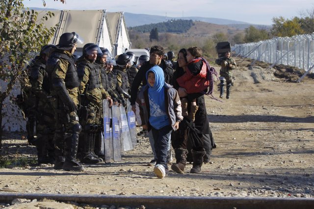 Refugiados en la frontera entre Grecia y Macedonia