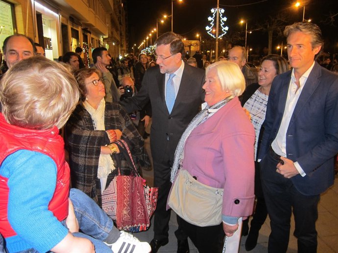 Paseo de Mariano Rajoy en Santander