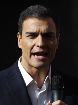 Pedro Sánchez participa en el reparto de propaganda electoral en Callao