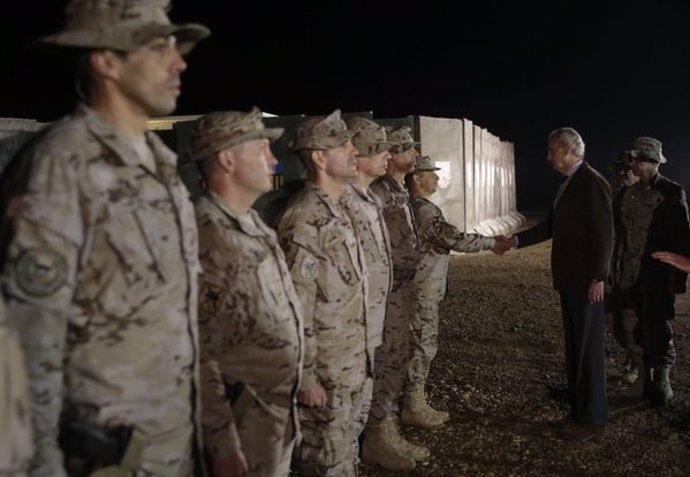 El ministro de Defensa visita a las tropas españolas en Irak