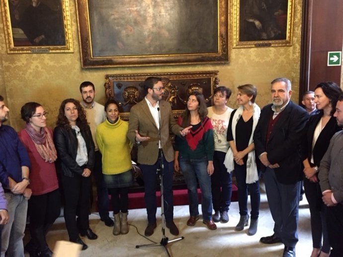 El alcalde de Palma, José Hila, en la tradicional copa de Navidad