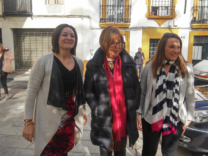 La consejera (centro) en Córdoba