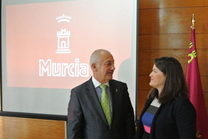 Los concejales Roque Ortiz y Lola Sánchez