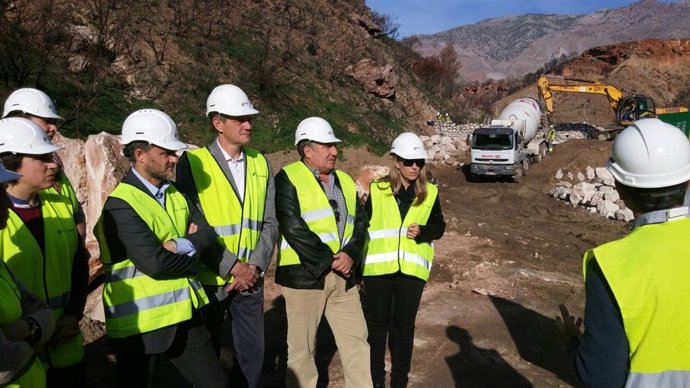 Visita a los trabajos de recuperación en la Sierra de Lújar tras el incendio