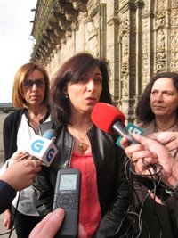 Ángeles Vázquez dice al Sindicato Labrego que "ya está bien" porque el contrato tipo da "seguridad" al ganadero