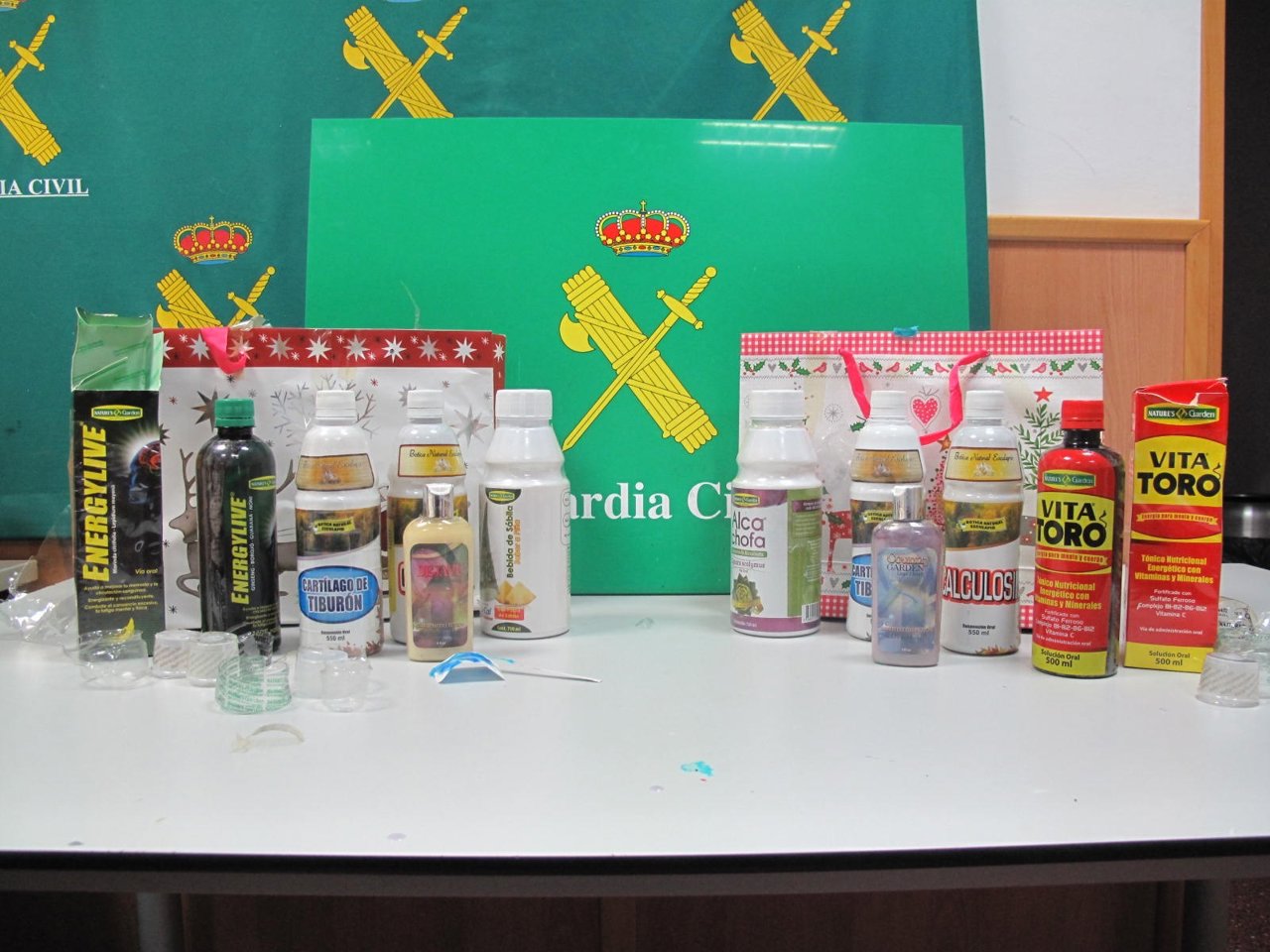 La cocaína iba oculta dentro de diez botes de complementos alimenticios