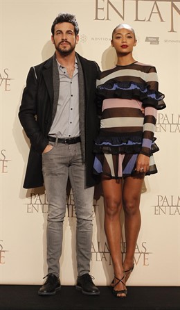 Berta Vázquez y Mario Casas en la película Palmeras en la nieve