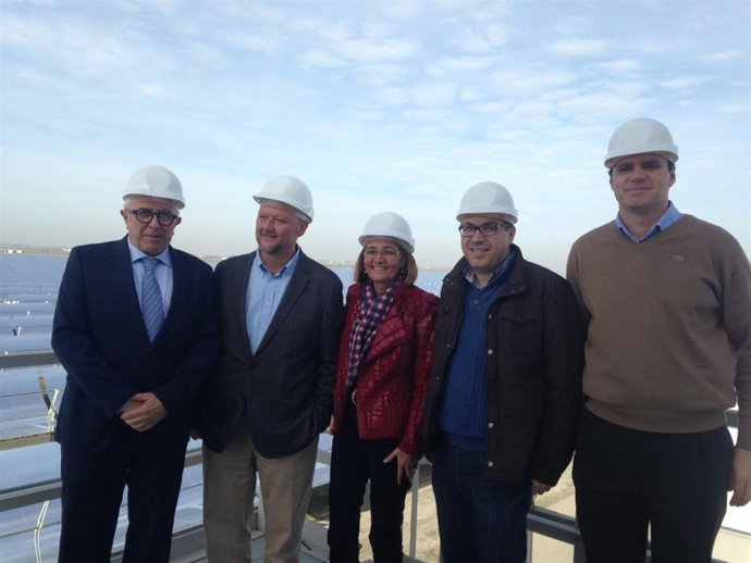 Visita del candidato del PSOE Antonio Pradas a planta de Lebrija Solevar