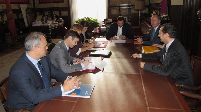 Firma del préstamo firmado por el Ayuntamiento con Liberbank y el BBVA