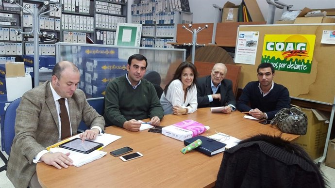 Reunión de miembros de Ciudadanos con representantes de COAG en Huelva. 
