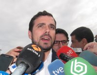 Garzón traslada a Rajoy su solidaridad y se preocupa por su estado