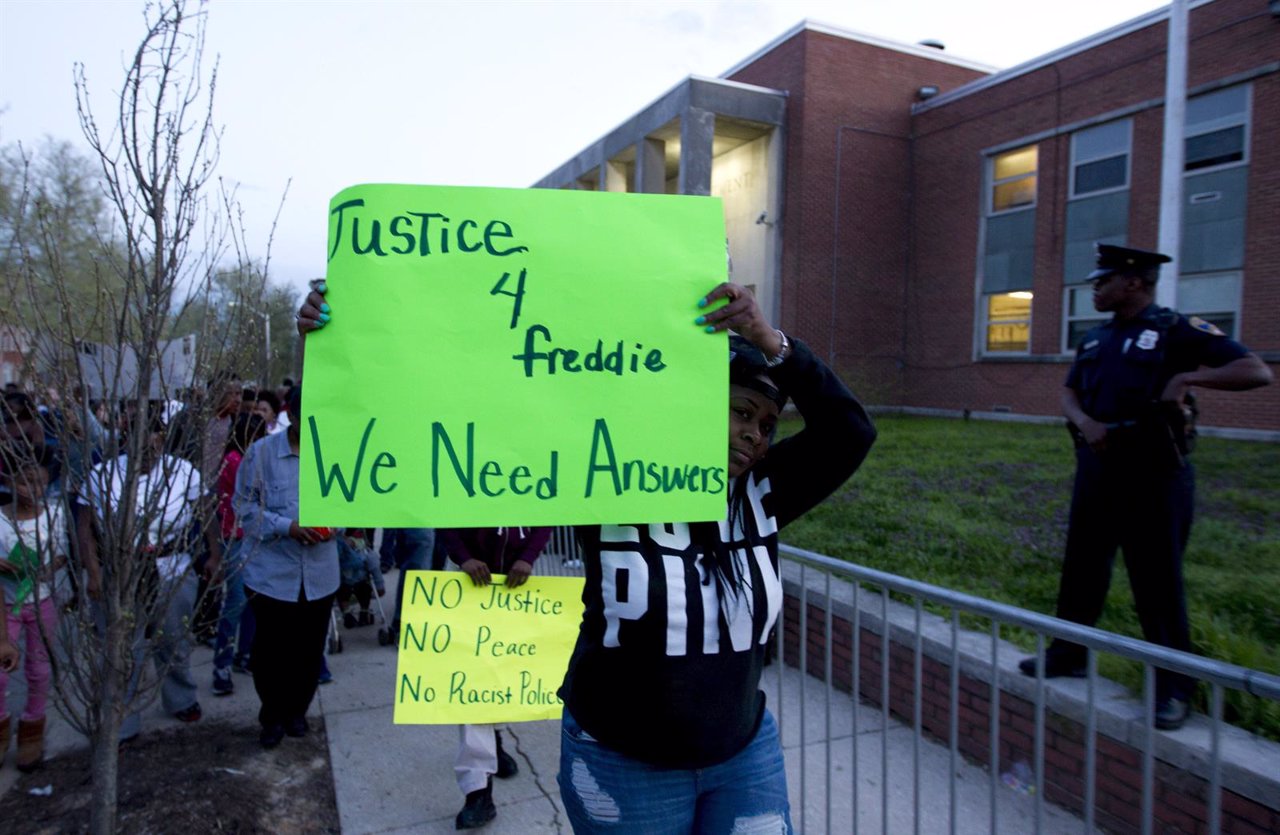 Protestan por la muerte de Freddie Gray en Baltimore