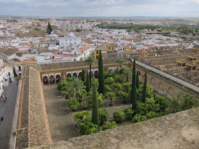 Vista del casco histórico y del Patio de los Naranjos de la Mezquita