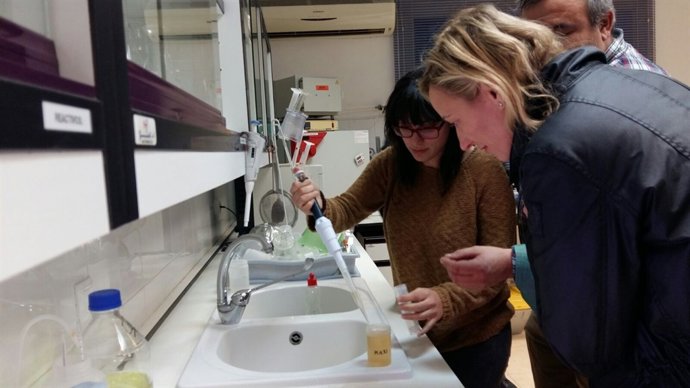 Marta Gastón visita empresas de Monzon (Huesca)