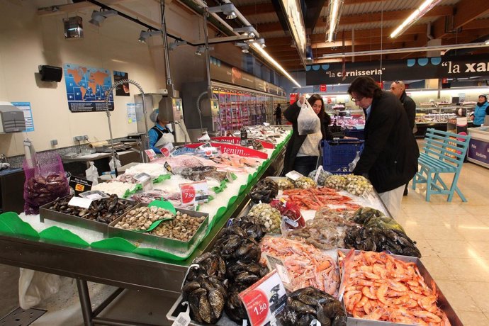 Pescadería de un supermercado Caprabo