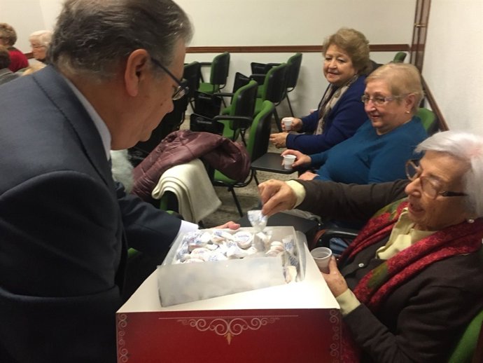 Zoido, durante el encuentro con viudas católicas