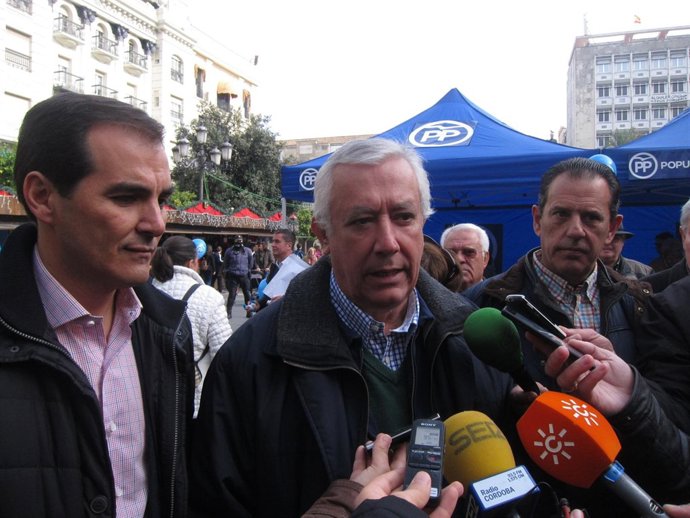 Javier Arenas con José Antonio Nieto y Rafael Merino