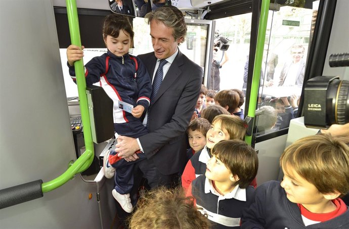 El alcalde presenta la tarjeta PequeTUS