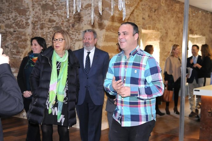 La consejera de Educación, Adelanda de la Calle, y el chef Ángel León