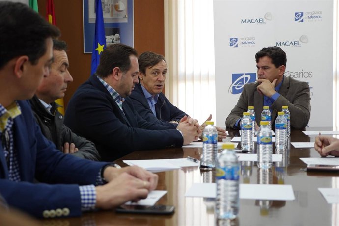 Cargos del PP, en la reunión con los empresarios del mármol