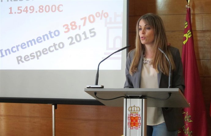 Rebeca Pérez presenta los preuspuestos de su concejalía para 2016