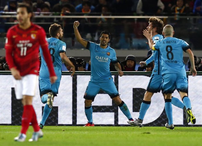 Luis Suárez marca en el Barcelona - Guangzhou Evergrande del Mundial