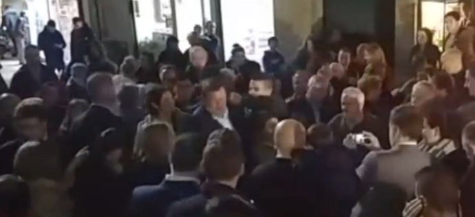 Un joven agrede a Rajoy