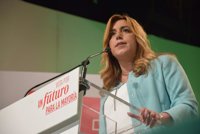 Díaz advierte a Iglesias y Rajoy de que no les va a permitir "atacar" a Andalucía