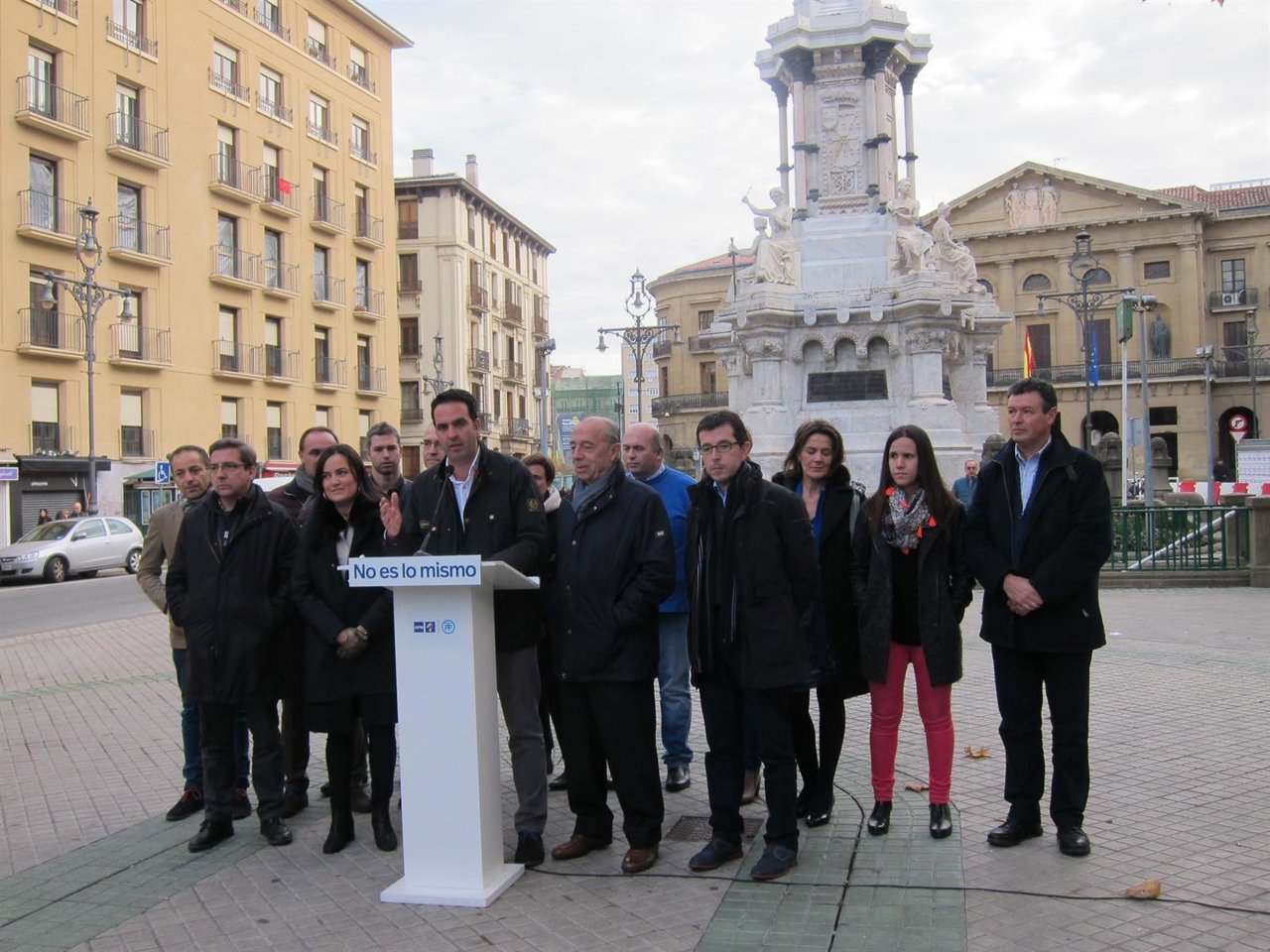 Alli, en el centro, junto a candidatos y cargos de UPN-PP