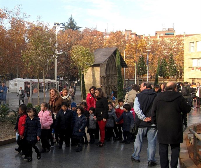 Los niños han recorrido el Belén Monumental recién inaugurado