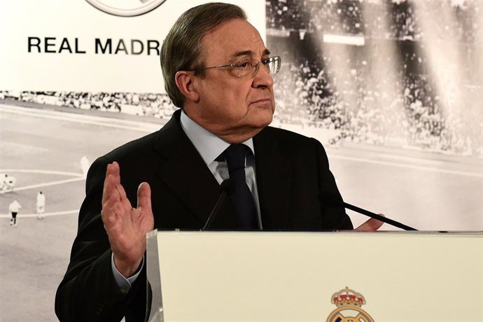 FLORENTINO FERNANDEZ  FRENTE A LOS MEDIOS EN RUEDA DE PRENSA