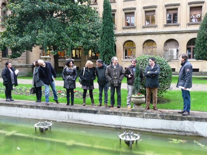 Parlamentarios forales visitan el Palacio de Navarra.