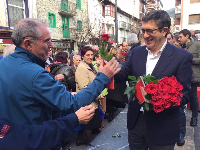 Patxi López en un acto en Ermua