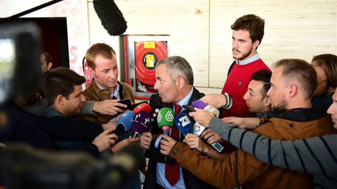 Francisco Canal (Cadiz), con los medios  en el sorteo de la copa del rey