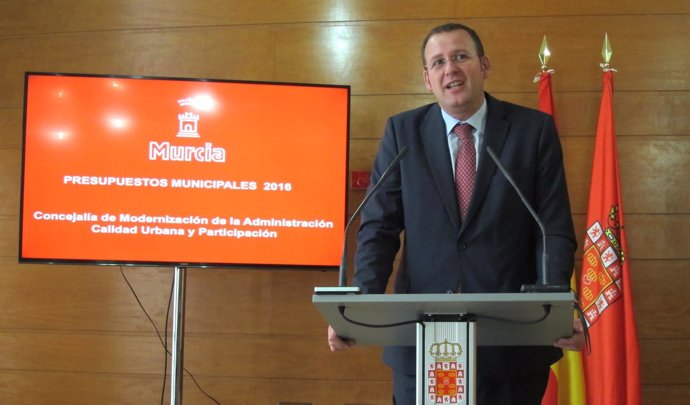 Guillén presenta los preuspuestos de su concejalía para 2016