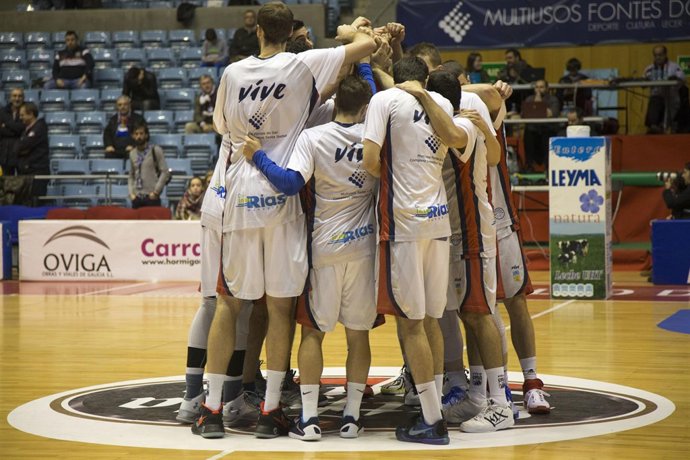 Obradoiro remonta y continúa invicto en casa