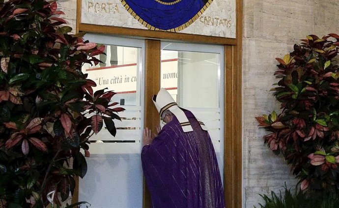 PAPA  ABRE LA PUERTA SANTA EN DOS ESTRUCTURAS DE CÁRITAS