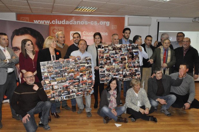 Los candidatos de C's Aragón en el cierre de campaña. 