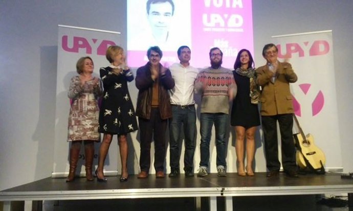 Andrés Herzog junto a miembros de UPyD en el mitin de cierre de campaña